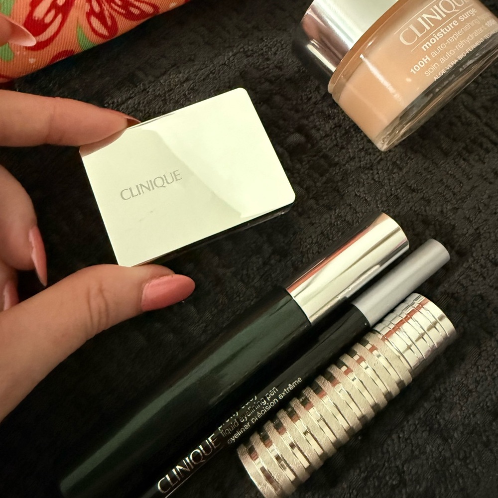 ✨Clinique Makeup Essentials Set✨ - Picture 5 of 5
